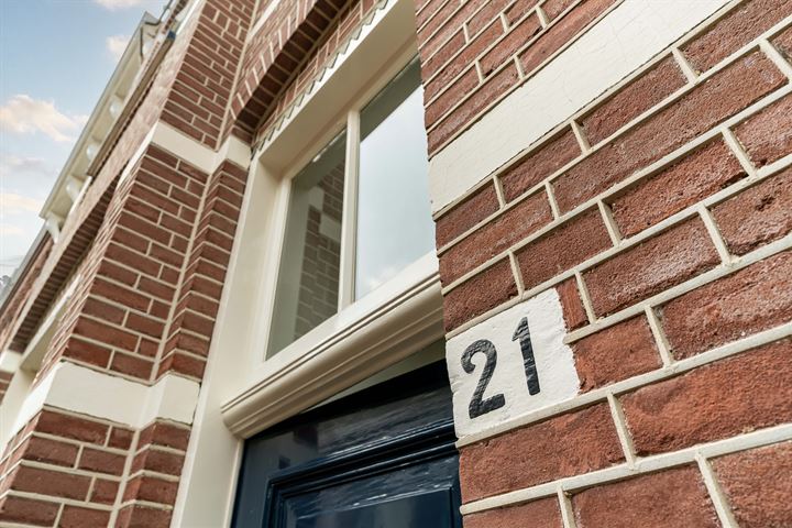 Bekijk foto 7 van Warmoezierstraat 21