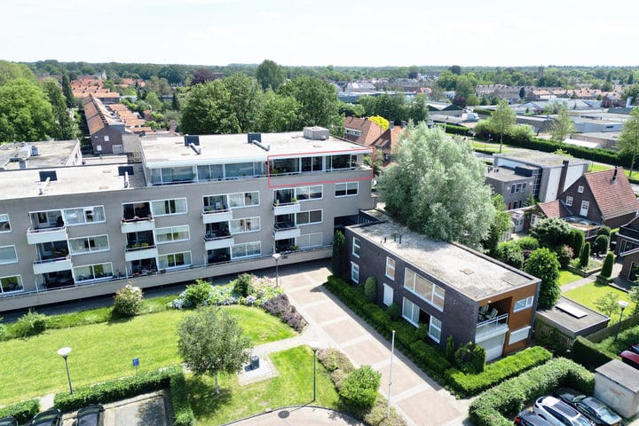 Bekijk foto 1 van Anna van Burenstraat 77