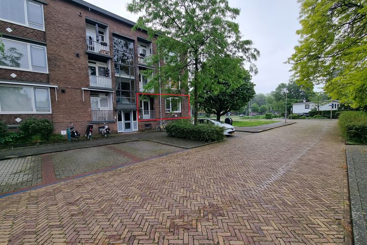 Bekijk foto 1 van Charlotte de Bourbonstraat 2