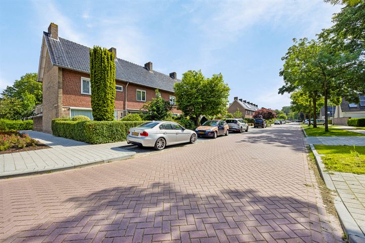 Bekijk foto 3 van Abdij van Egmondstraat 37