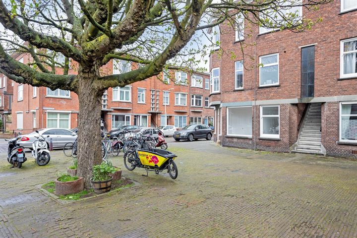 Bekijk foto 2 van Hoenderloostraat 4