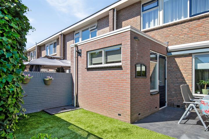 View photo 24 of Troelstrastraat 45