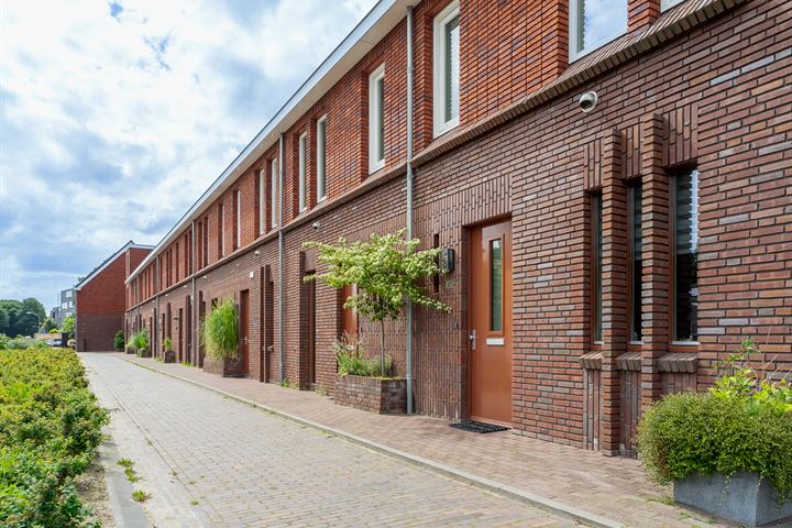 View photo 25 of Almystraat 80