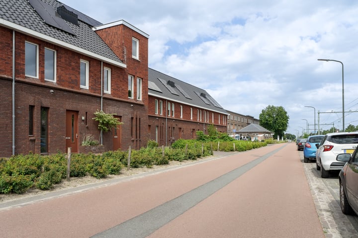 View photo 27 of Almystraat 80