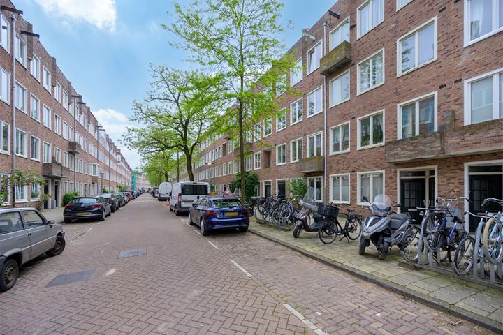 Bekijk foto 2 van Van Spilbergenstraat 81-H