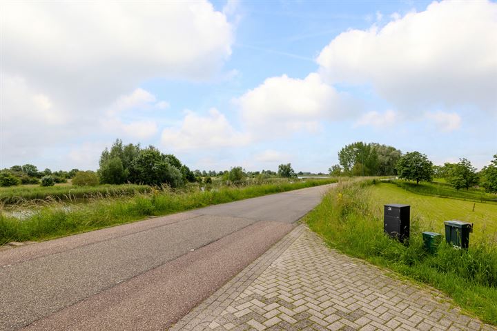 Bekijk foto 49 van Lekdijk west 34