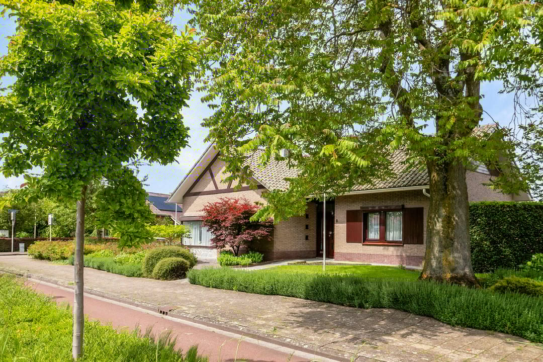 Photo 1 of Papegeulestraat 8