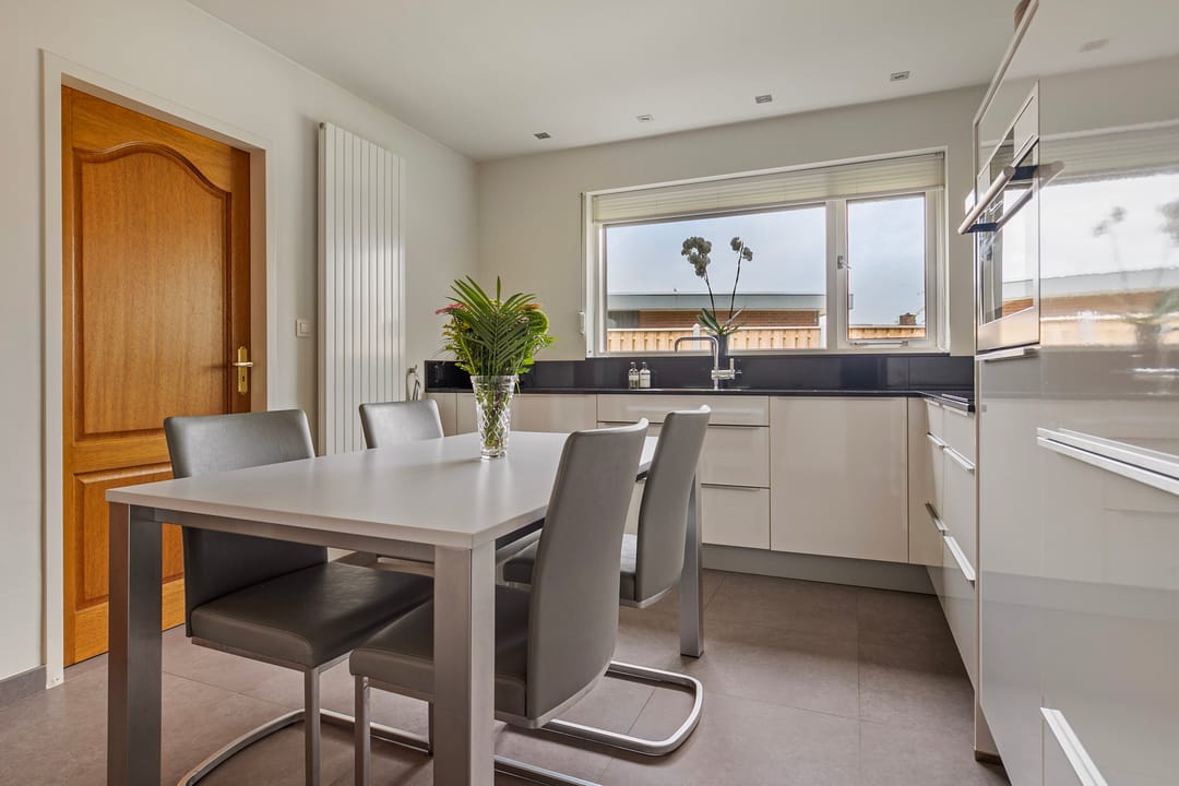 Photo 16 of Papegeulestraat 8