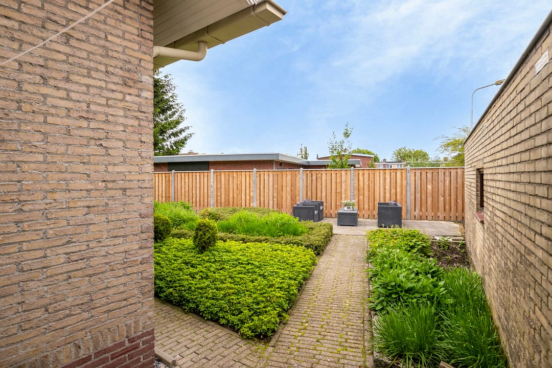 Photo 37 of Papegeulestraat 8