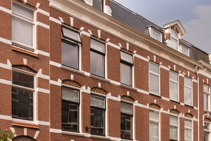 View photo 54 of Obrechtstraat 97