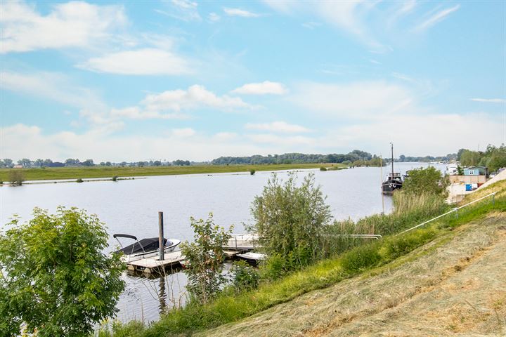 Bekijk foto 2 van Maasdijk 10