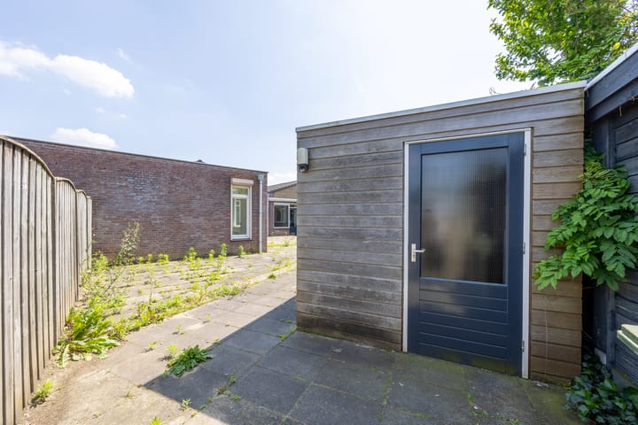 Foto 26 van Burg.van Banningstraat 9