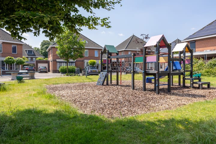 Foto 37 van Burg.van Banningstraat 9