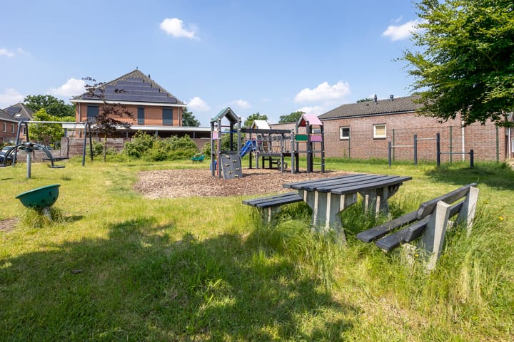 Foto 38 van Burg.van Banningstraat 9