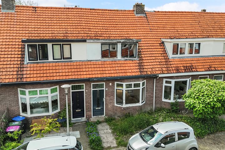 Bekijk foto 23 van Midlumerstraat 10