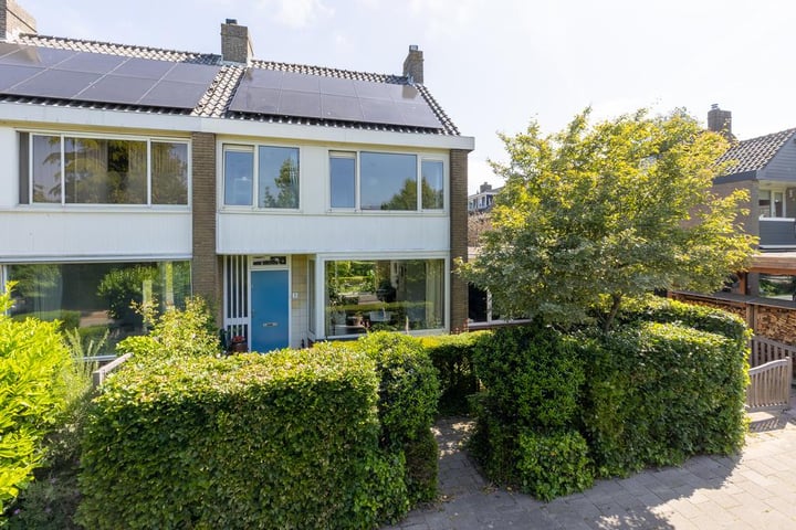 H Roland Holststraat 1