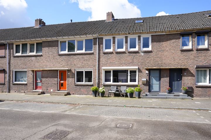 Bekijk foto 1 van De Genestetstraat 16