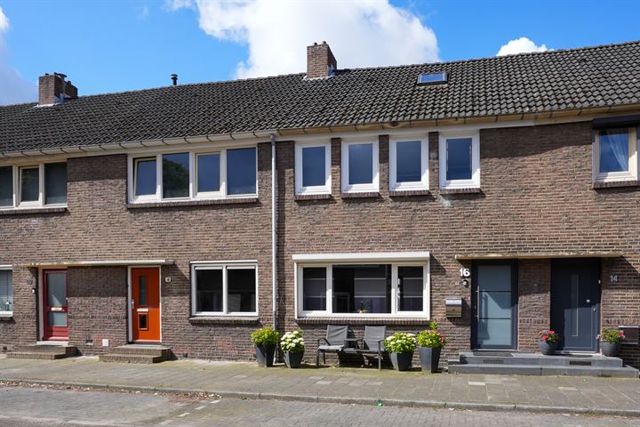 Bekijk foto 31 van De Genestetstraat 16