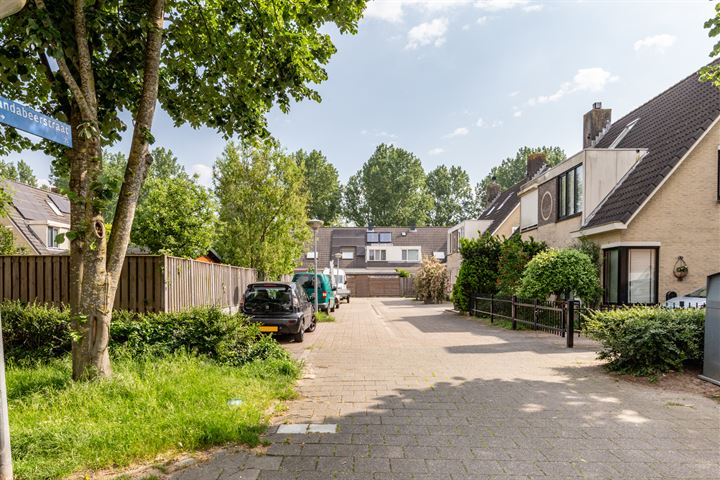 Bekijk foto 35 van Pandabeerstraat 5