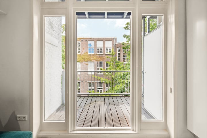 Bekijk foto 10 van Busken Huetstraat 8-2