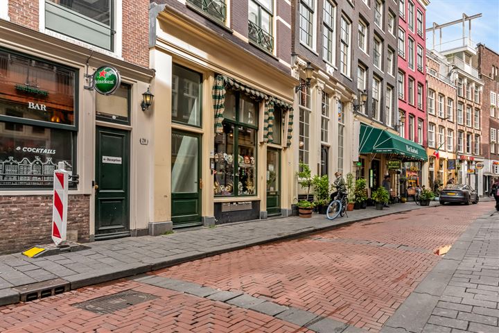 View photo 23 of Warmoesstraat 18-B