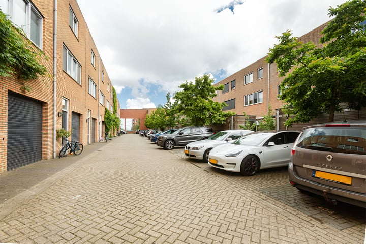 View photo 47 of Emmy Andriessestraat 382