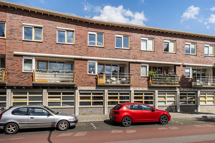 Bekijk foto 3 van Van der Helststraat 6