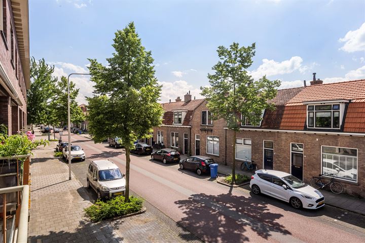 Bekijk foto 30 van Van der Helststraat 6