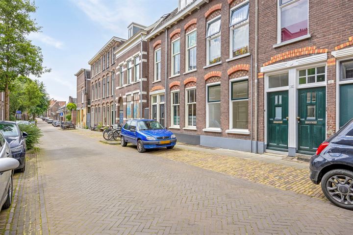 Bekijk foto 1 van Agnietenstraat 62