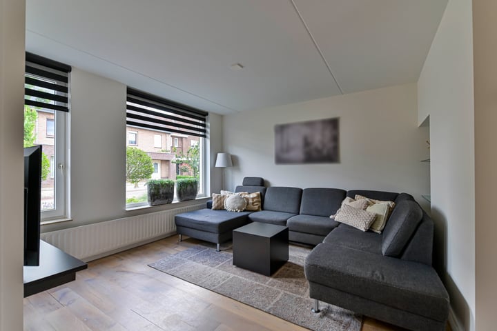Bekijk foto 2 van Veldstraat 27