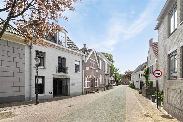 View photo 2 of Walstraat 48