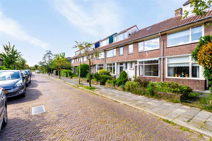 Bekijk foto 1 van Dr. de Bruijnestraat 8