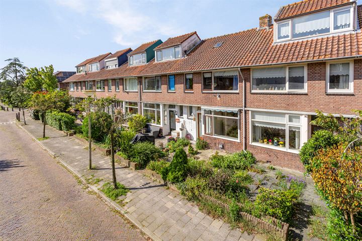 Bekijk foto 7 van Dr. de Bruijnestraat 8