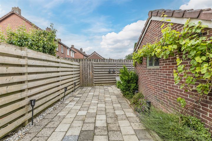 Bekijk foto 42 van Klaverstraat 9