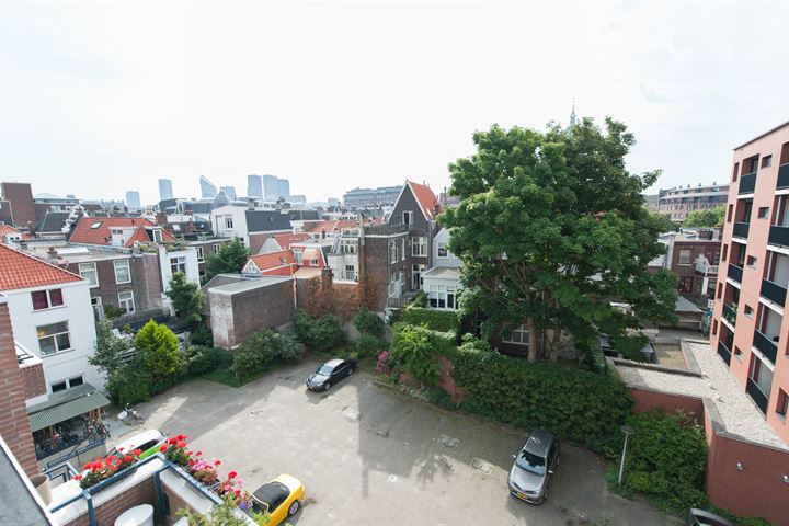 View photo 3 of Pieterstraat 56