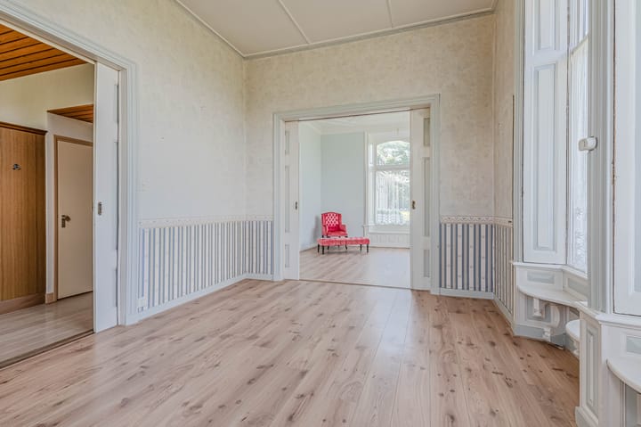 Photo 15 of Oosteinde 45