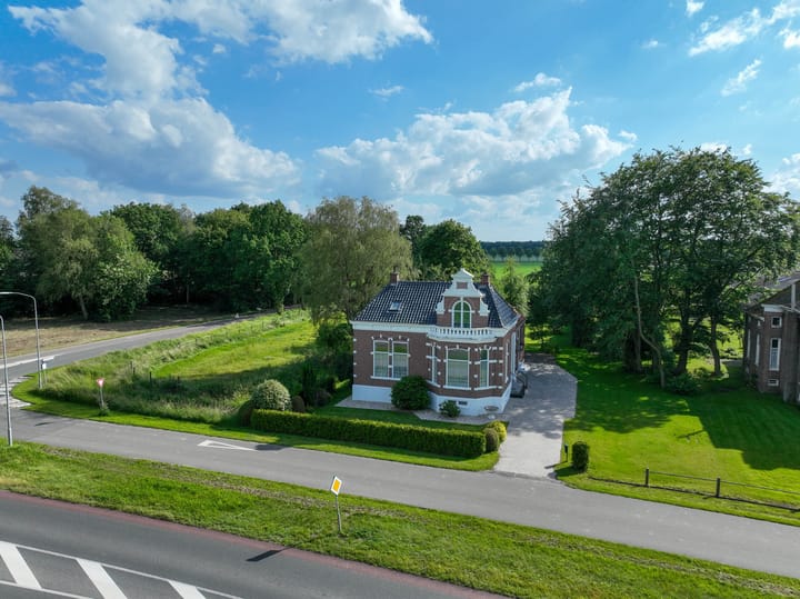 Photo 39 of Oosteinde 45