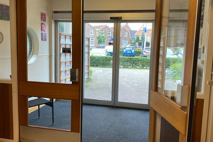 View photo 3 of Prins Bernhardstraat 1-F078