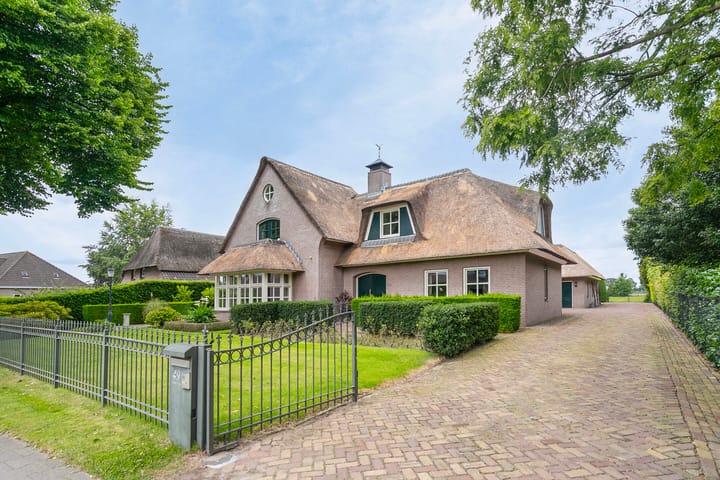 Photo 7 of Burgemeester van Erpstraat 49