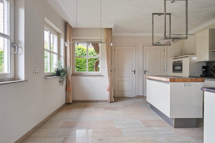 Photo 3 of Burgemeester van Erpstraat 49