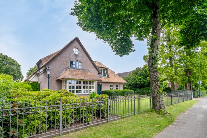 Photo 8 of Burgemeester van Erpstraat 49