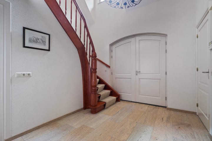 Photo 10 of Burgemeester van Erpstraat 49