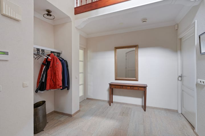 Photo 11 of Burgemeester van Erpstraat 49