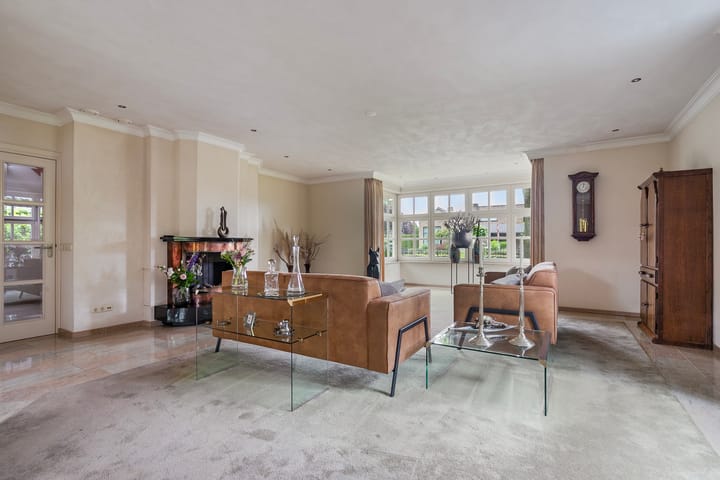 Photo 12 of Burgemeester van Erpstraat 49