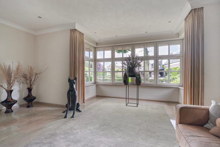 Photo 13 of Burgemeester van Erpstraat 49