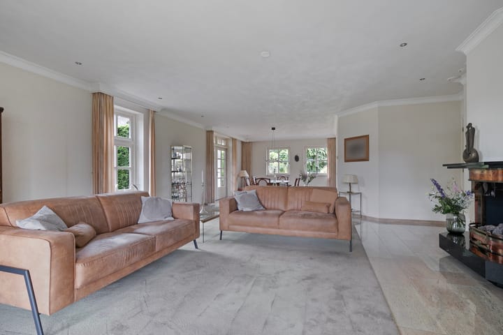 Photo 15 of Burgemeester van Erpstraat 49