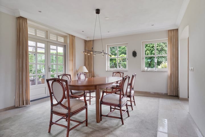 Photo 17 of Burgemeester van Erpstraat 49