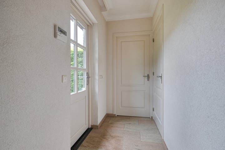 Photo 21 of Burgemeester van Erpstraat 49