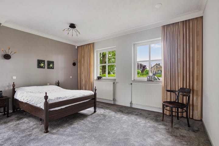 Photo 23 of Burgemeester van Erpstraat 49