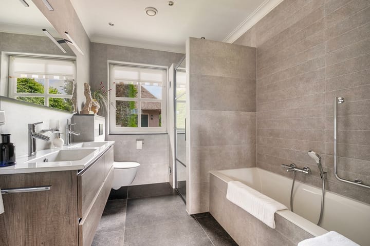 Photo 24 of Burgemeester van Erpstraat 49